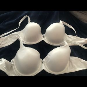 2 Victoria's Secret Bras
